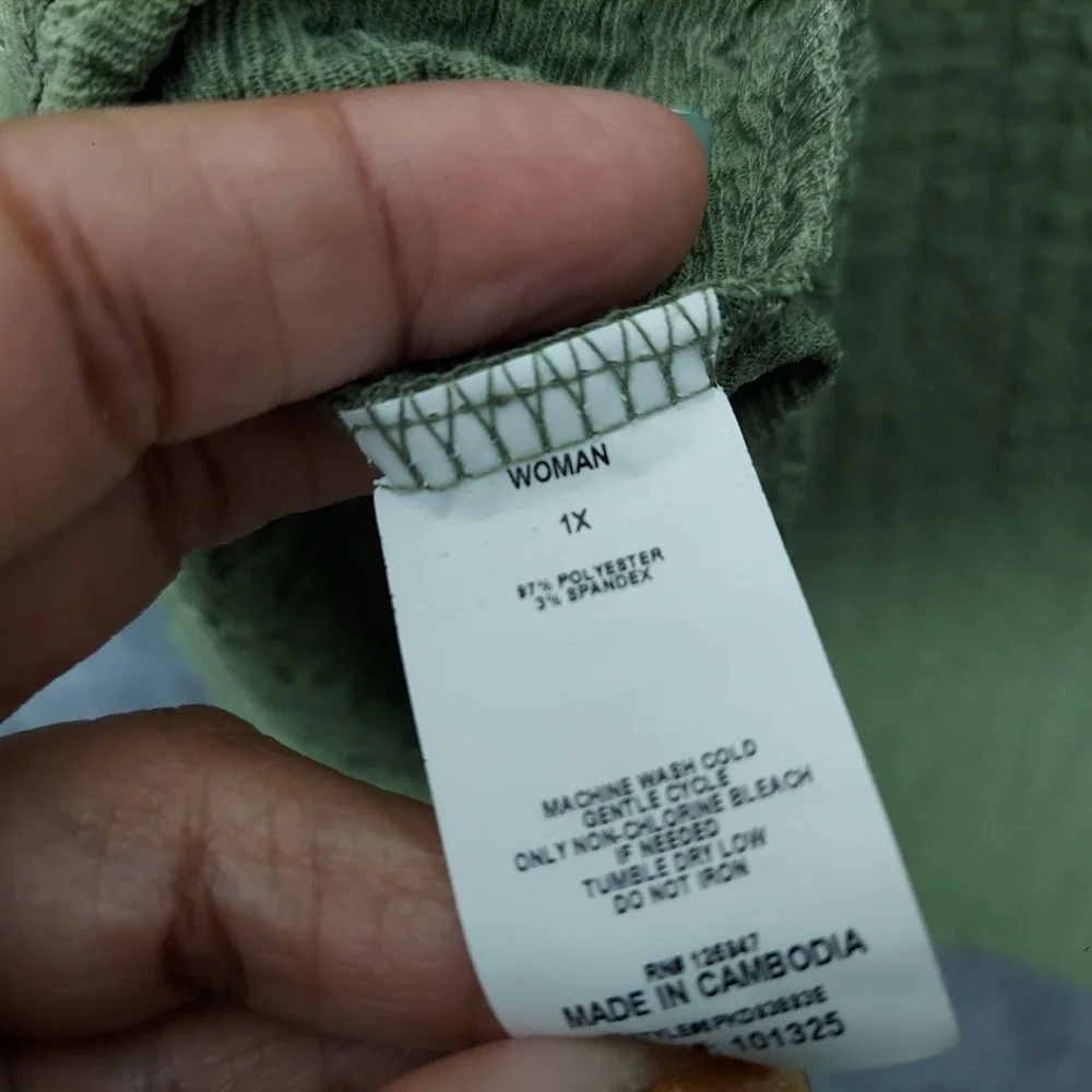 Ava & Grace Women Top 1X Olive Minimalist Seersucker Henley Capsule Roll Tab Slv - Picture 10 of 10